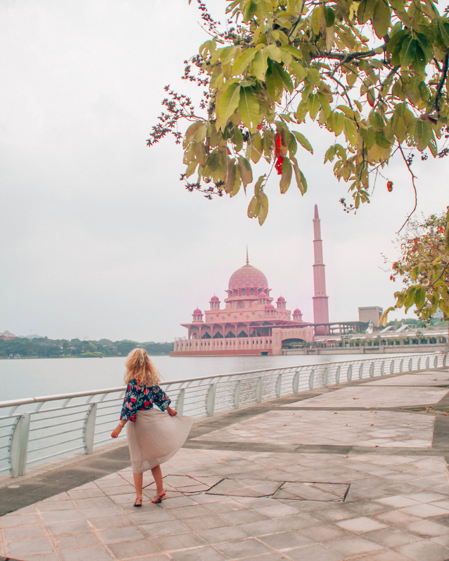 La mosquee Putra faite de granit rose, à 45 min de Kuala Lumpur