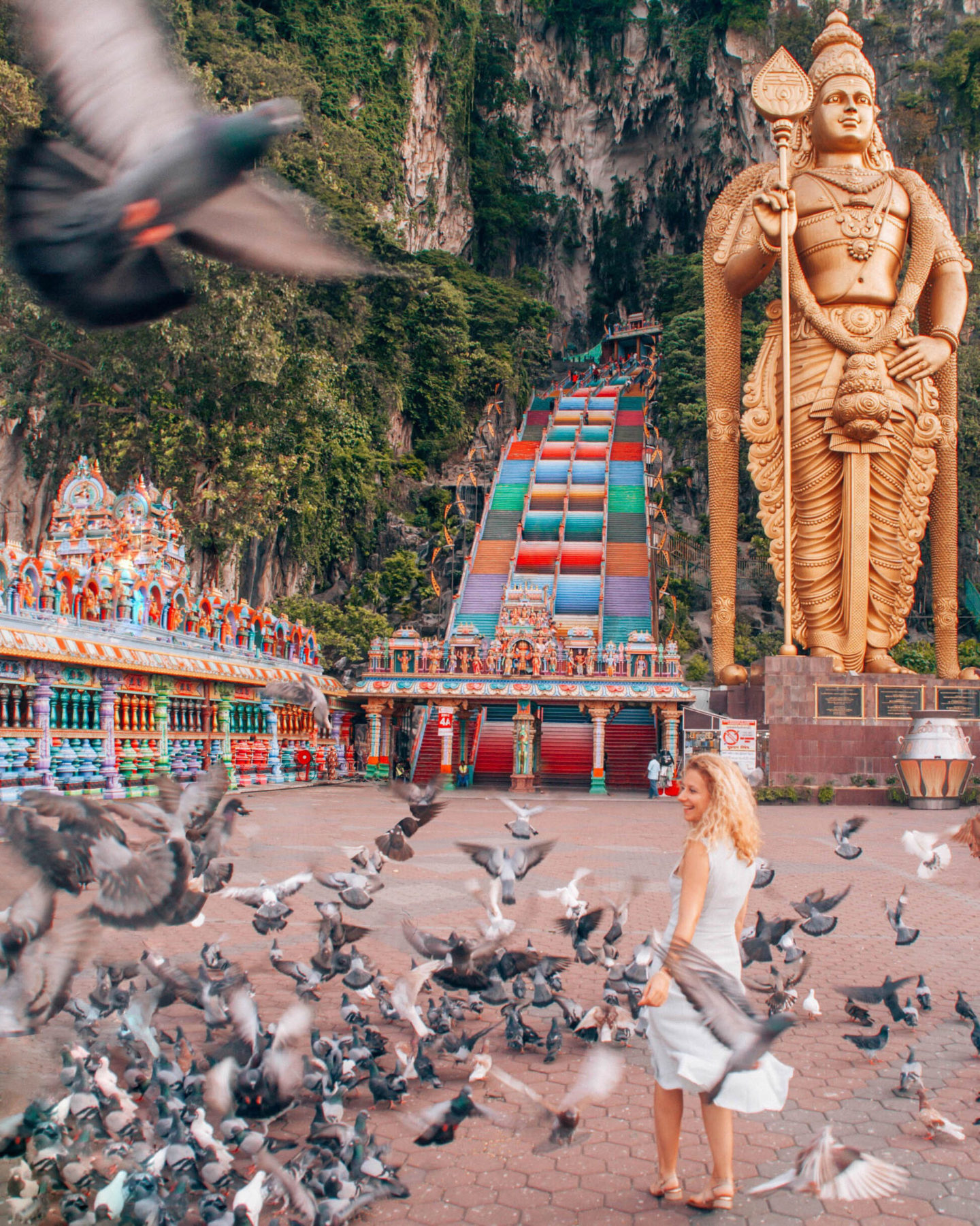 Photo instagram avec les oiseaux aux Batu Caves de Kuala Lumpur