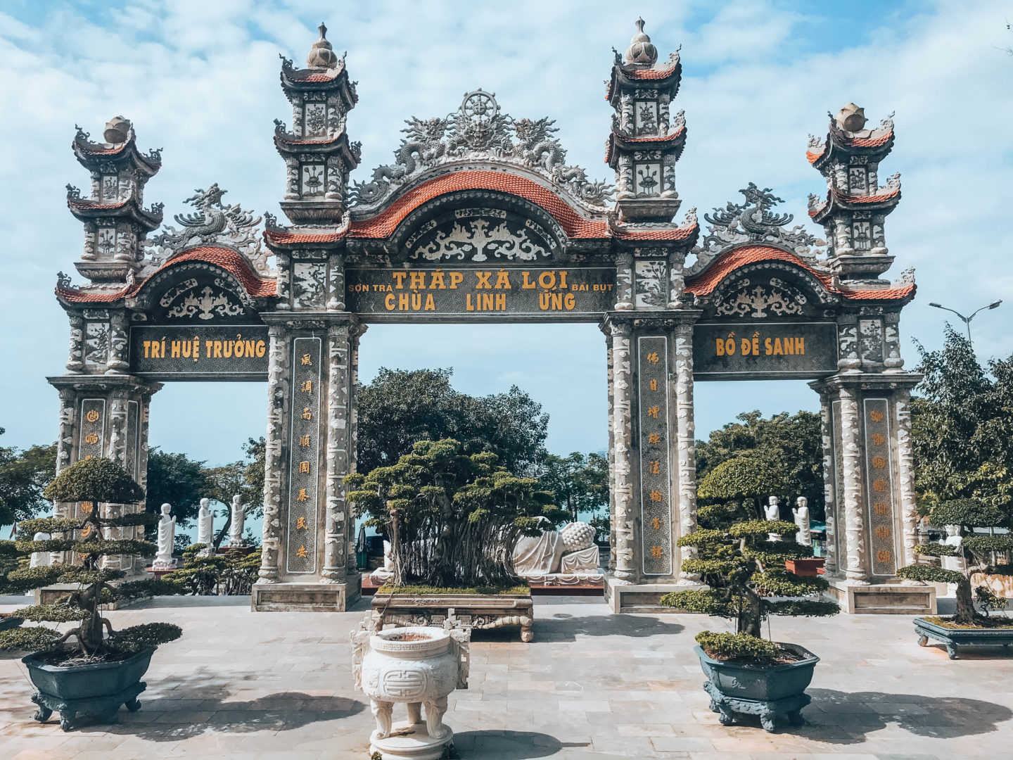 Porte centrale de la pagode Linh Ung de Da Nang