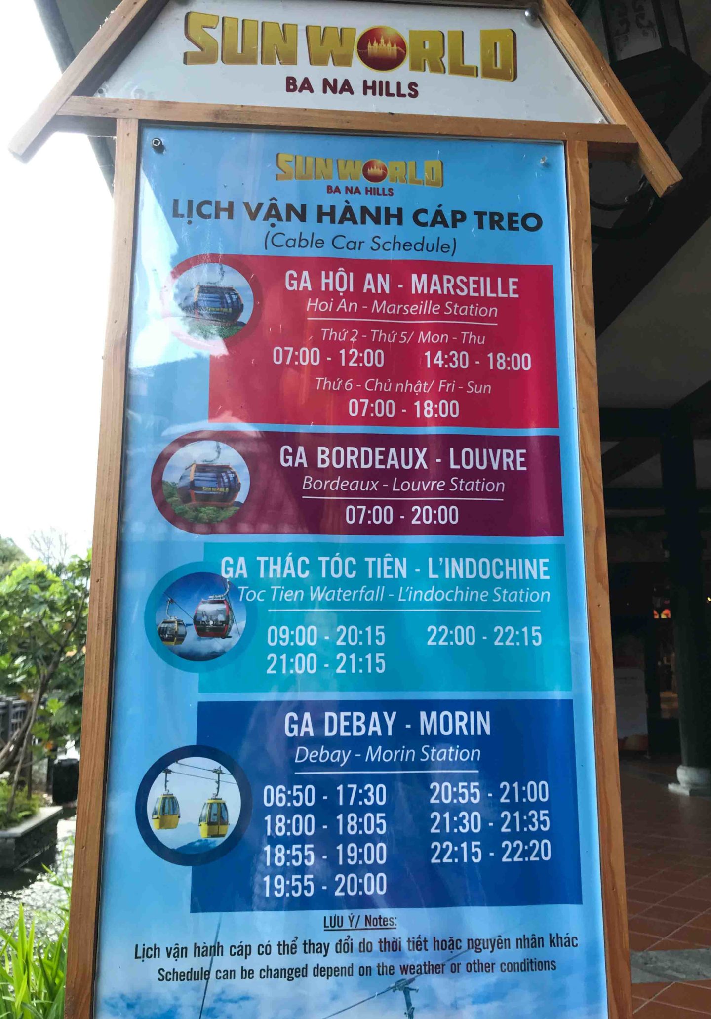 Cable car schedule to go on top of the Ba Na Hills, Da Nang