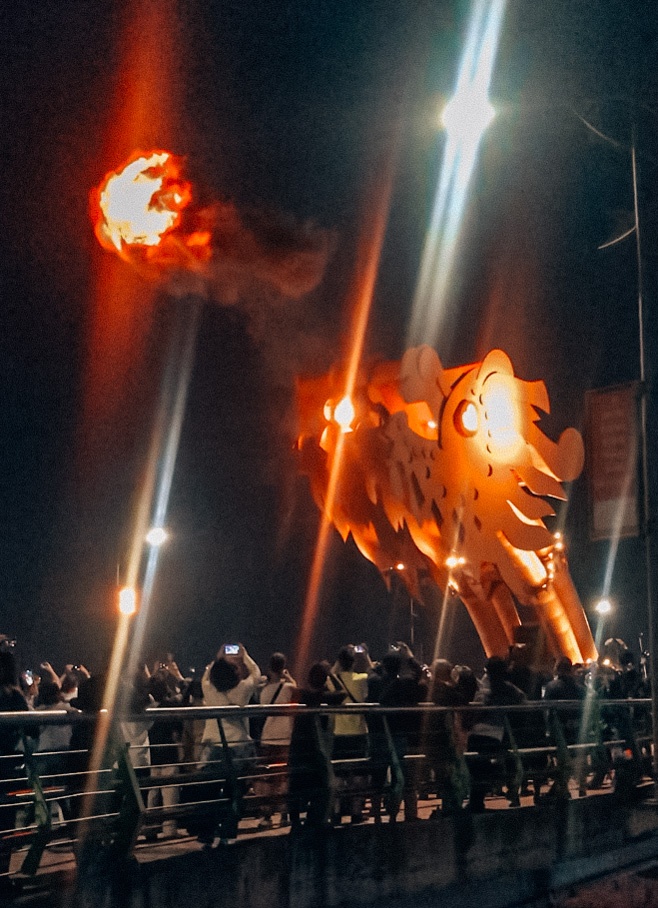 Fire show on the Dragon Bridge, something you can't miss in Da Nang