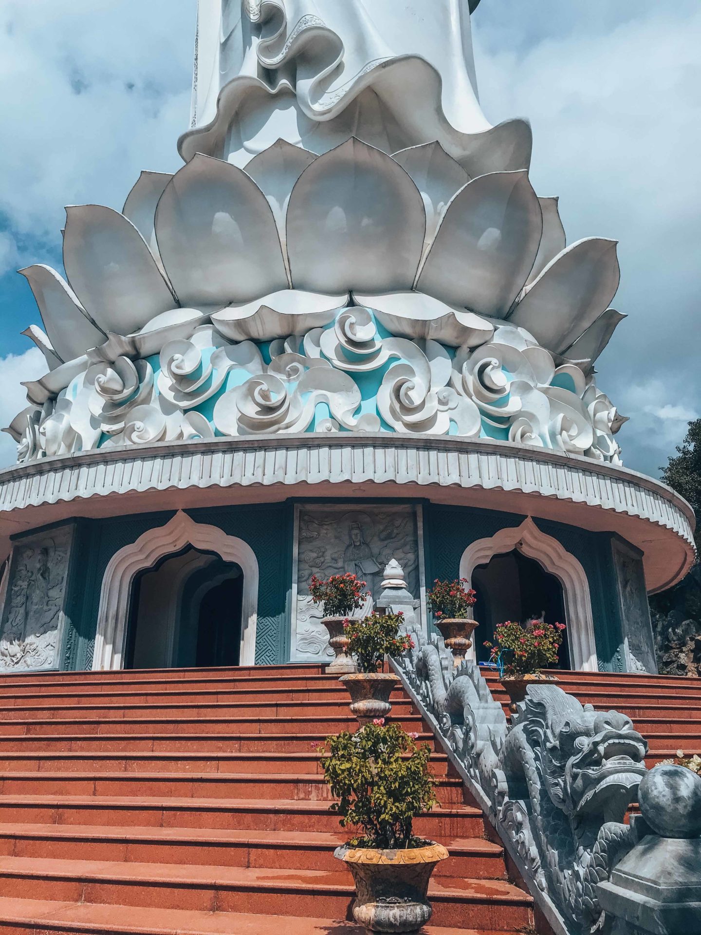 Détails architecture fleur de lotus du temple Lady Buddha à Da Nang