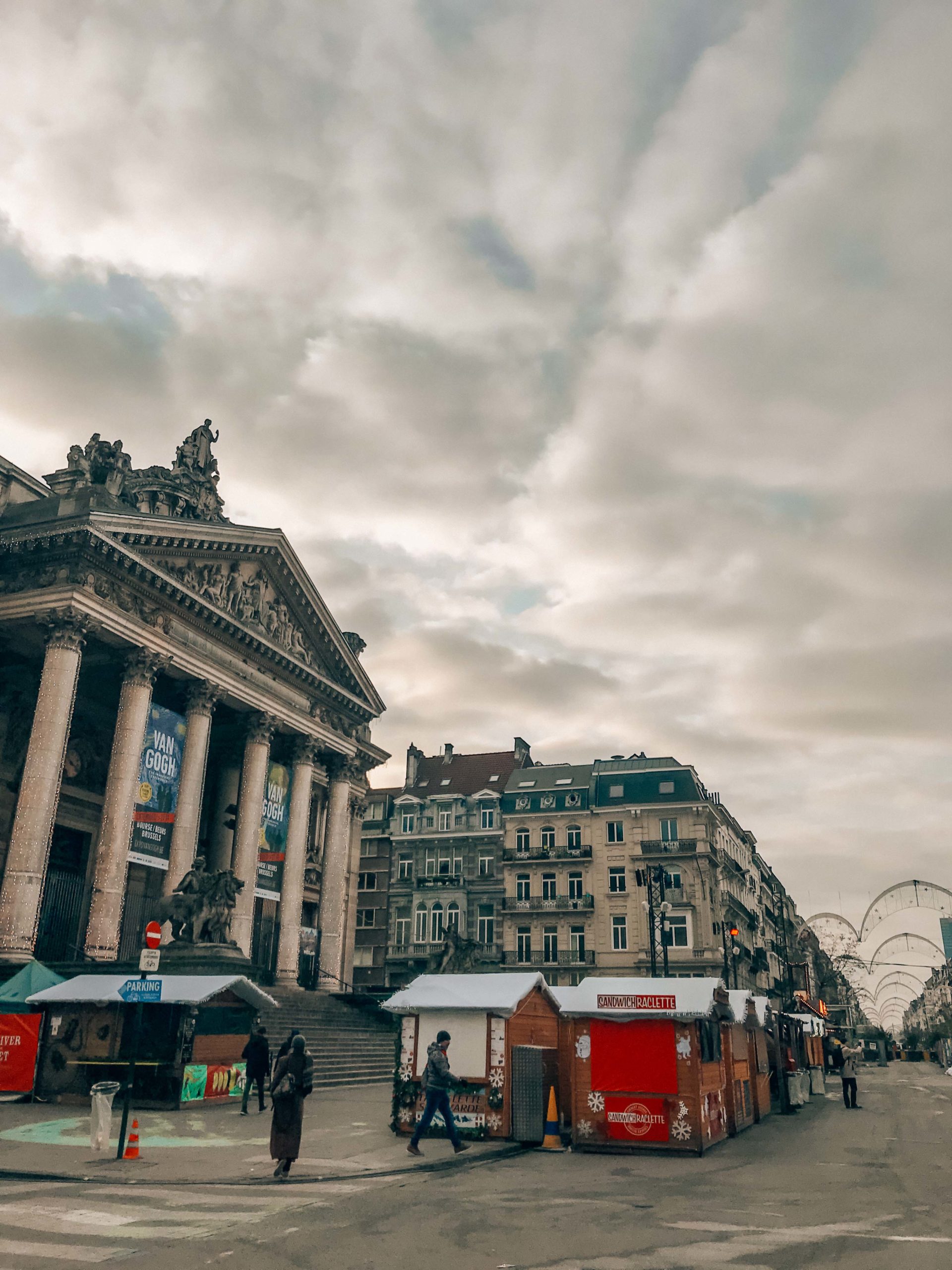Visit the square of Bourse during your weekend in Brussels