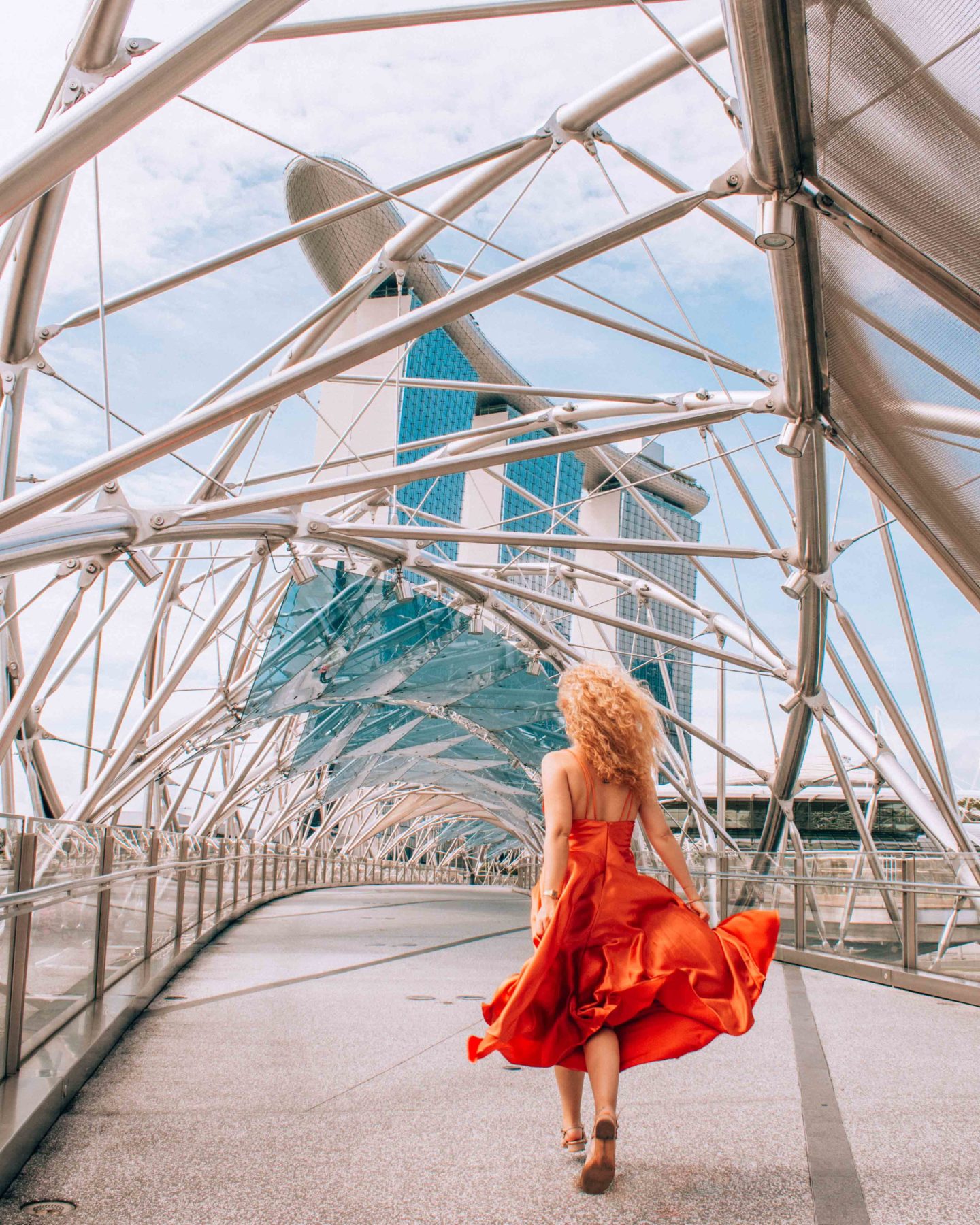 Helix bridge, a must-see photo spot in Singapore