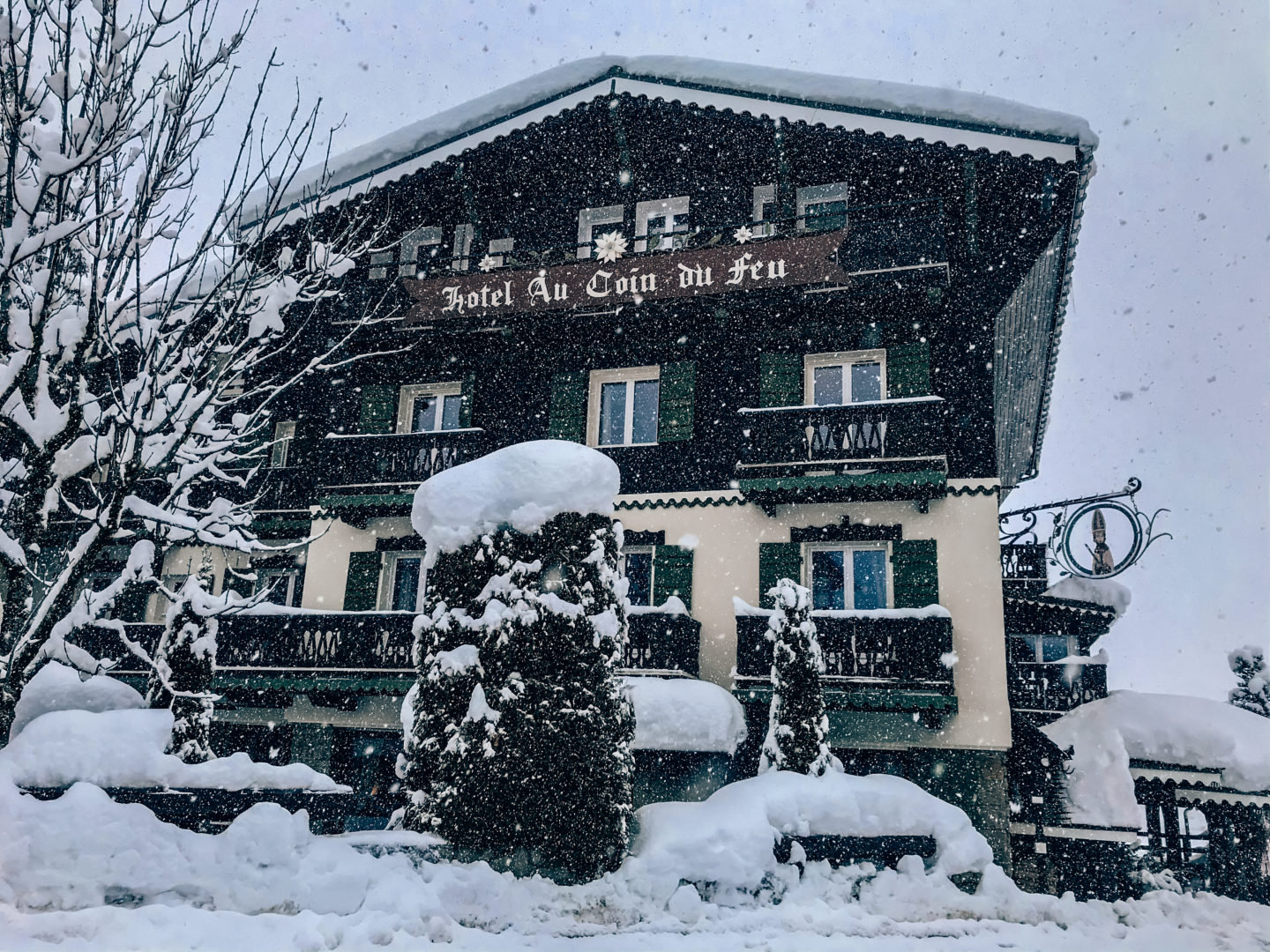 Hotel Au Coin du Feu under the snow